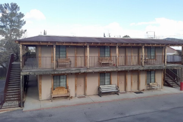 Tombstone Motel image 8